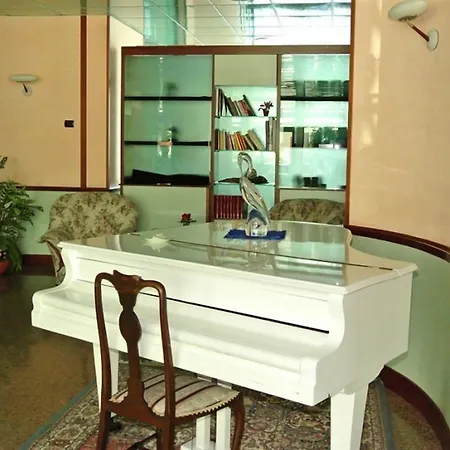 Отель Mirage 3*